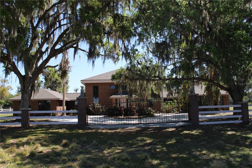 504 E TIPTON ROAD, Plant City, FL 33567