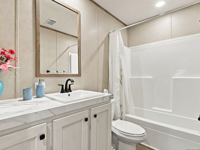 1035 Cypress Dr, Canyon Lake, TX 78133