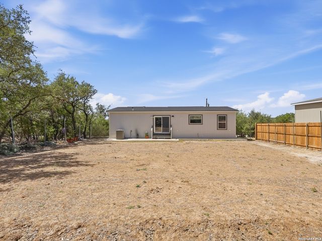 1035 Cypress Dr, Canyon Lake, TX 78133