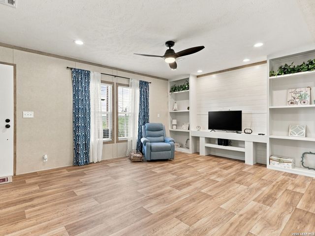 1035 Cypress Dr, Canyon Lake, TX 78133