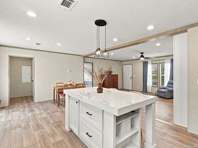 1035 Cypress Dr, Canyon Lake, TX 78133