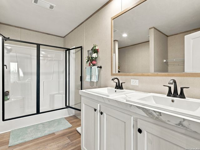1035 Cypress Dr, Canyon Lake, TX 78133