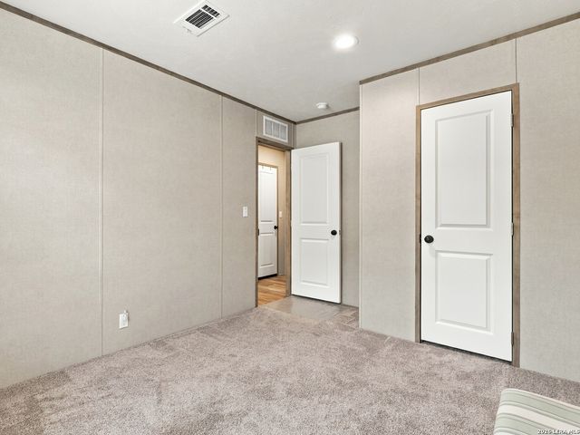 1035 Cypress Dr, Canyon Lake, TX 78133