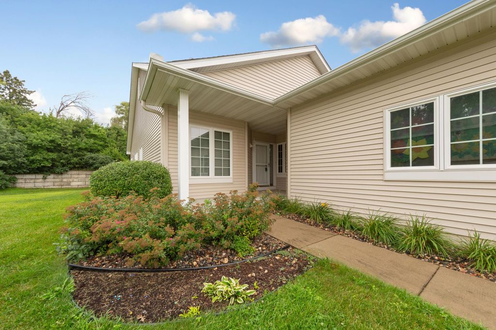 20524 Eastview Curve, Farmington, MN 55024 — exterior