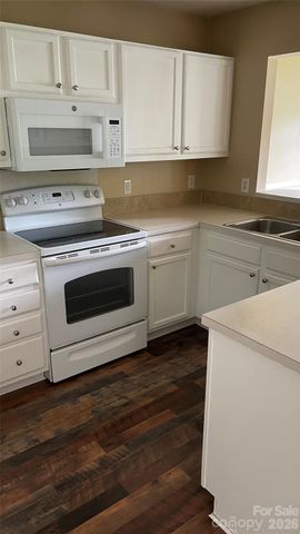 6912 Alanbrook Road, Charlotte, NC 28215