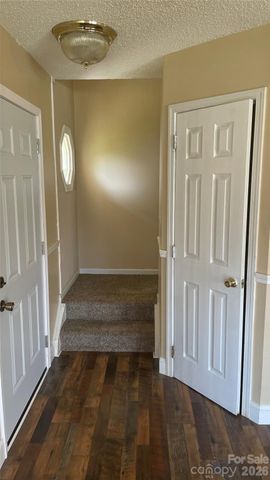 6912 Alanbrook Road, Charlotte, NC 28215