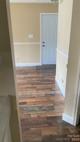 6912 Alanbrook Road, Charlotte, NC 28215