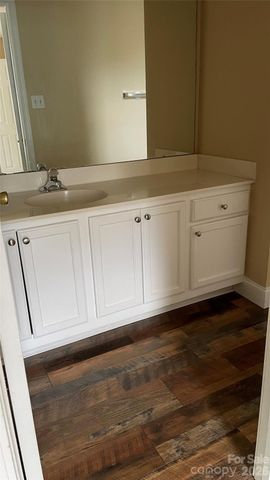 6912 Alanbrook Road, Charlotte, NC 28215