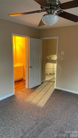 6912 Alanbrook Road, Charlotte, NC 28215