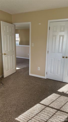 6912 Alanbrook Road, Charlotte, NC 28215