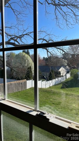 6912 Alanbrook Road, Charlotte, NC 28215