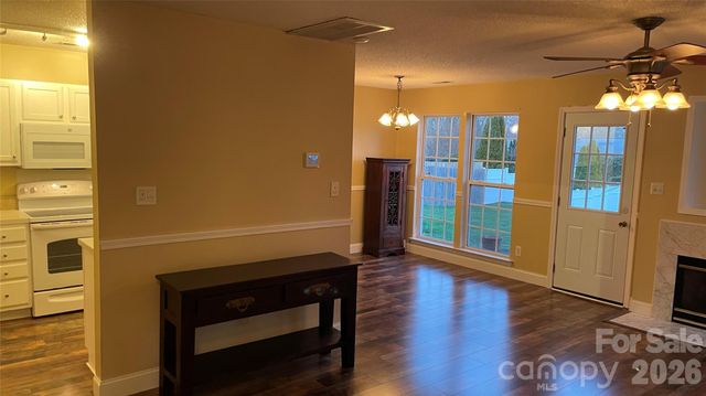 6912 Alanbrook Road, Charlotte, NC 28215