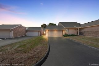 35509 Heritage Lane, Farmington, MI 48335