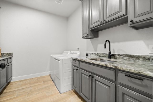100 Calvary Drive, Adkins, TX 78101
