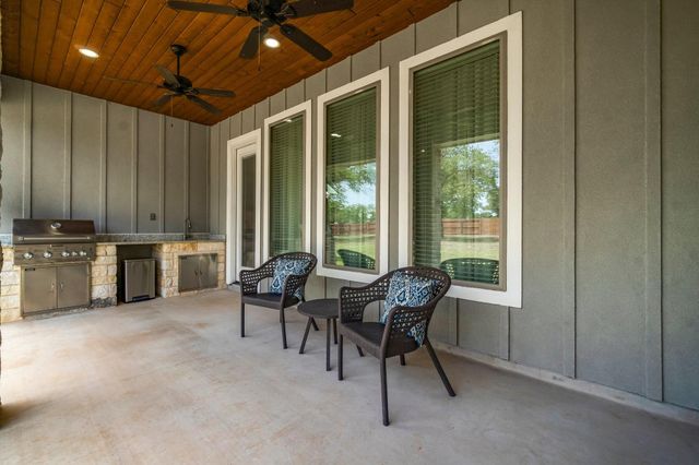 100 Calvary Drive, Adkins, TX 78101