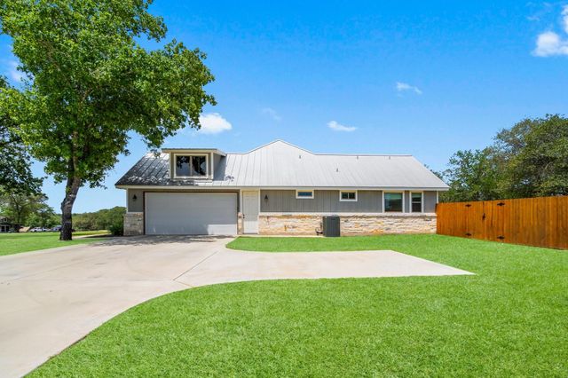 100 Calvary Drive, Adkins, TX 78101
