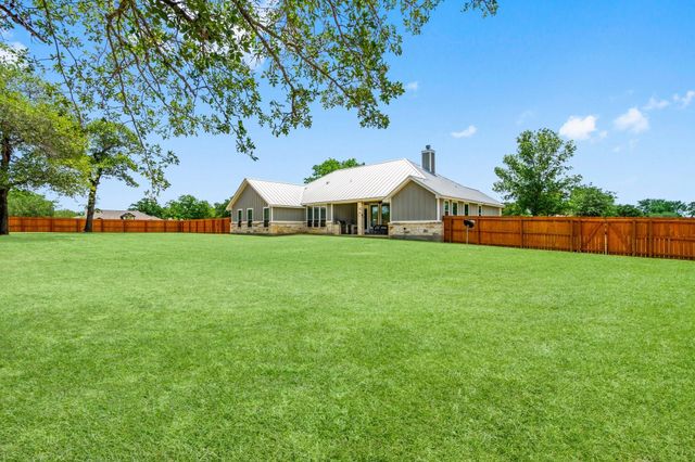 100 Calvary Drive, Adkins, TX 78101