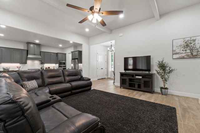 100 Calvary Drive, Adkins, TX 78101