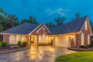 1617 Holly Ridge Drive, Loganville, GA 30052