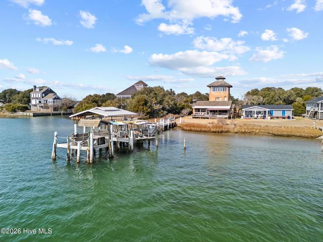 143 Capn Deck Lane, Swansboro, NC 28584