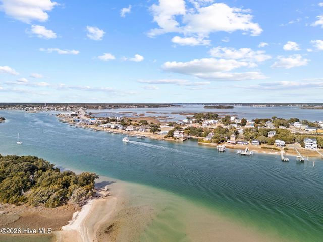 143 Capn Deck Lane, Swansboro, NC 28584