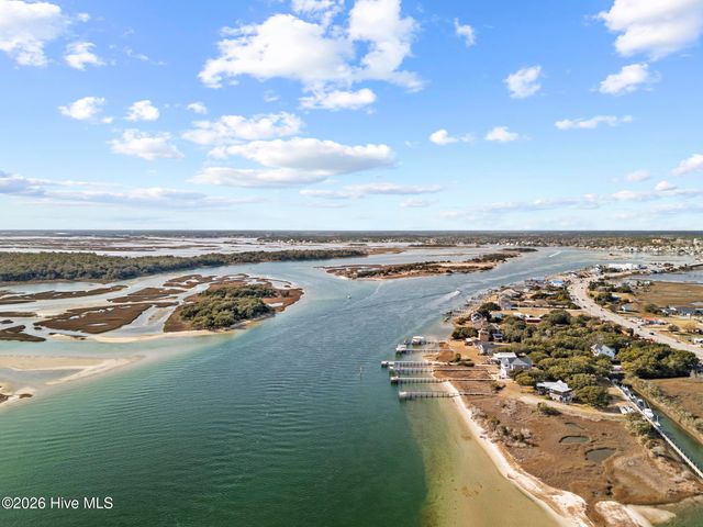 143 Capn Deck Lane, Swansboro, NC 28584