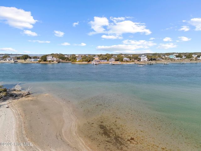 143 Capn Deck Lane, Swansboro, NC 28584