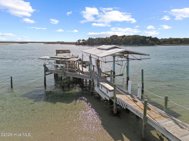 143 Capn Deck Lane, Swansboro, NC 28584