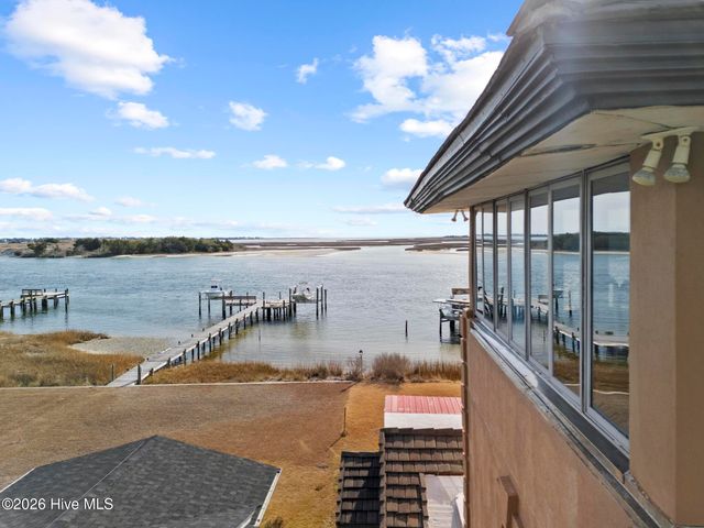 143 Capn Deck Lane, Swansboro, NC 28584