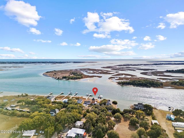 143 Capn Deck Lane, Swansboro, NC 28584