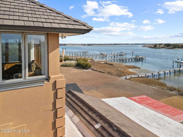 143 Capn Deck Lane, Swansboro, NC 28584