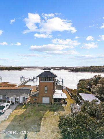 143 Capn Deck Lane, Swansboro, NC 28584