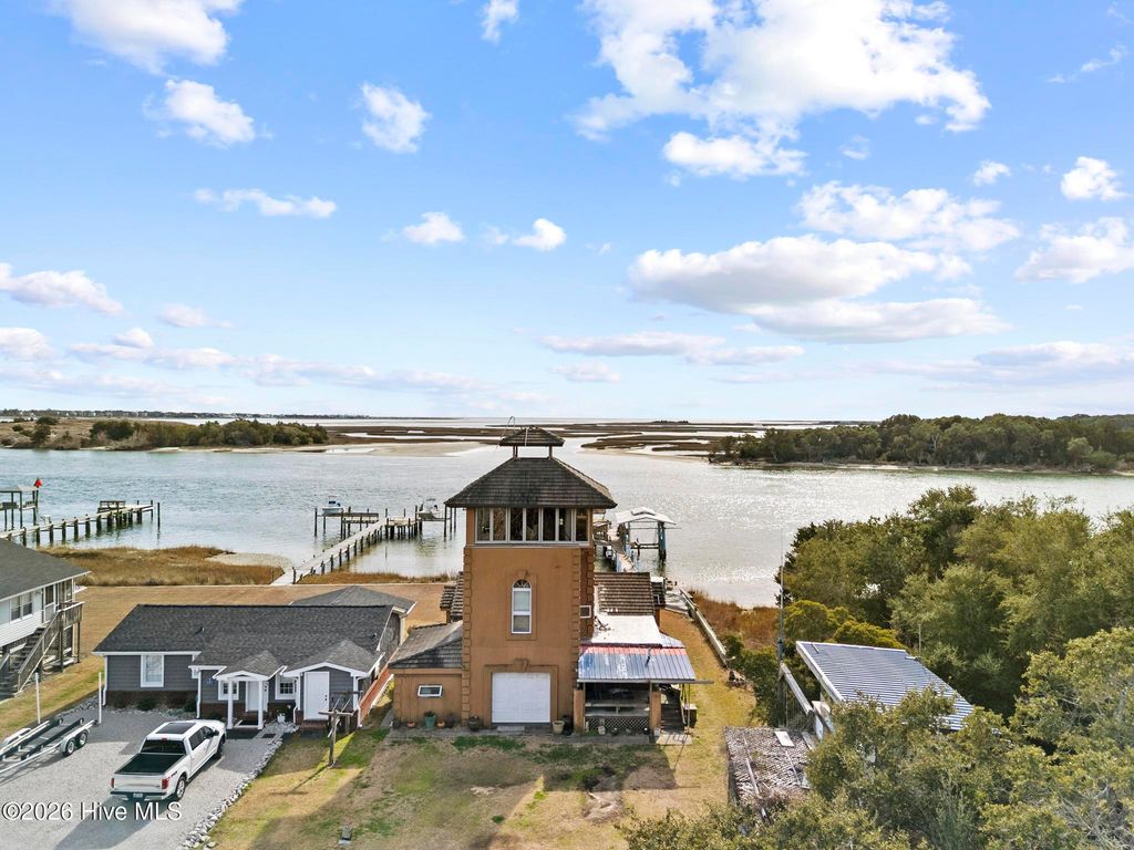 143 Capn Deck Lane, Swansboro, NC 28584