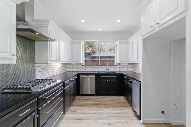 8 Waterwood Court, Mansfield, TX 76063