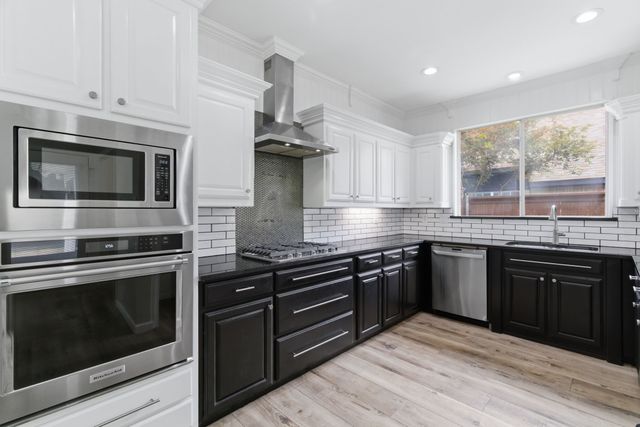 8 Waterwood Court, Mansfield, TX 76063