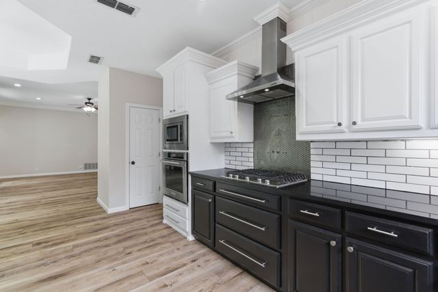 8 Waterwood Court, Mansfield, TX 76063