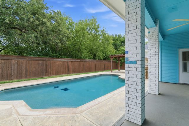 8 Waterwood Court, Mansfield, TX 76063