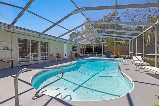 8006 N OLA AVENUE, Tampa, FL 33604