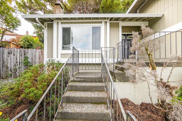 125 Skyline Ct, Vallejo, CA 94591