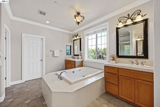 4855 Piper Glen Ter, Dublin, CA 94568
