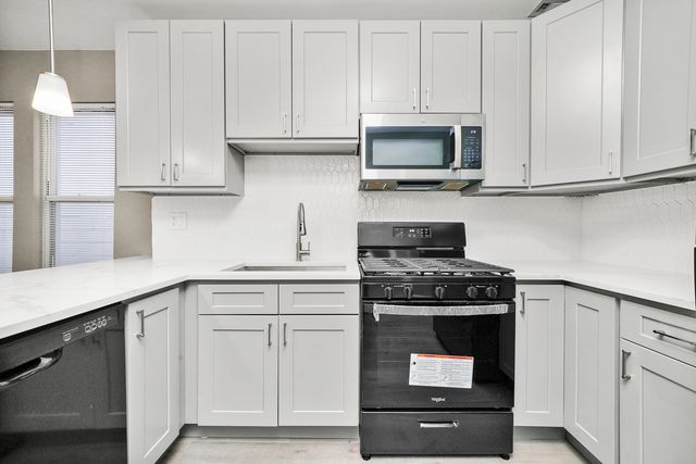 3328 S Damen Avenue, Chicago, IL 60608