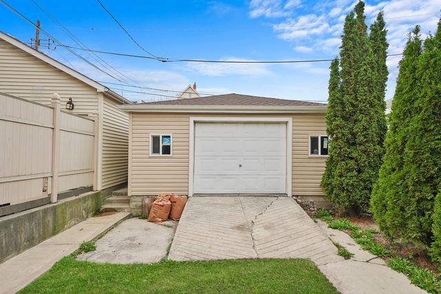 3328 S Damen Avenue, Chicago, IL 60608