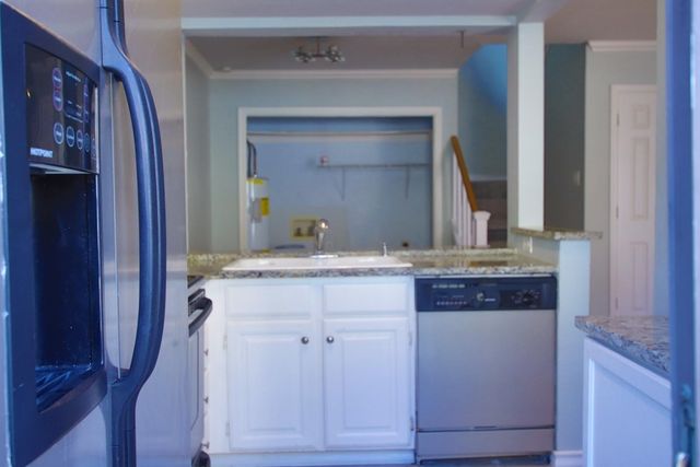 5757 E University Boulevard 23D, Dallas, TX 75206