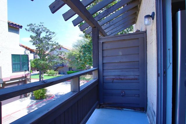 5757 E University Boulevard 23D, Dallas, TX 75206