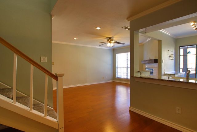 5757 E University Boulevard 23D, Dallas, TX 75206