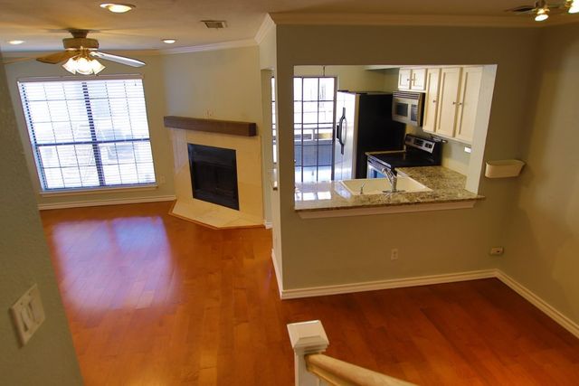 5757 E University Boulevard 23D, Dallas, TX 75206