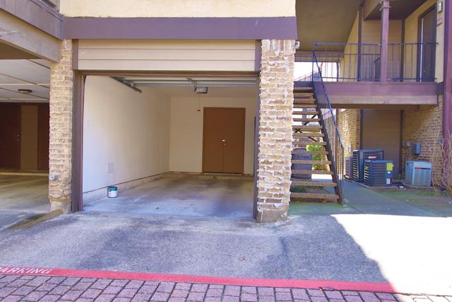 5757 E University Boulevard 23D, Dallas, TX 75206