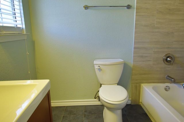 5757 E University Boulevard 23D, Dallas, TX 75206