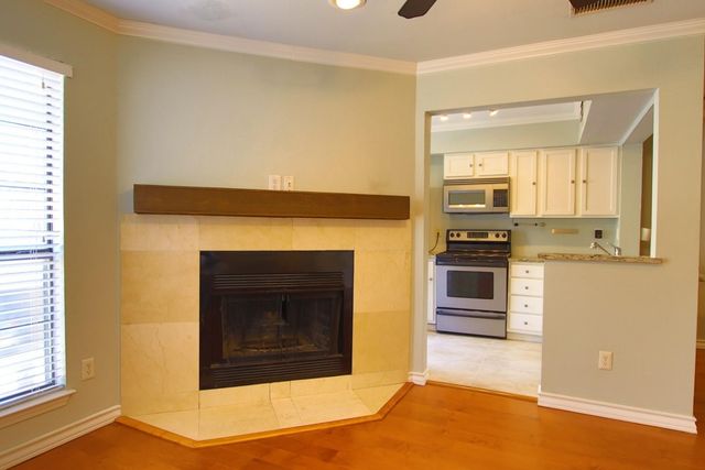 5757 E University Boulevard 23D, Dallas, TX 75206