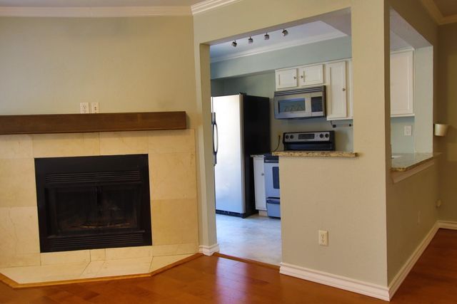 5757 E University Boulevard 23D, Dallas, TX 75206